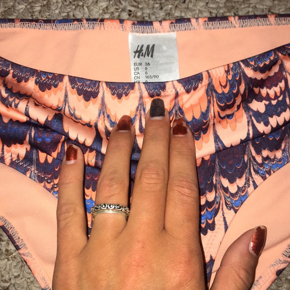 H&M bikini! 🌊☀️ - Picture 2 of 3